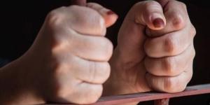 ضبط سيدة بالمنيا تدير كيانا تعليميا بدون ترخيص للنصب على المواطنين