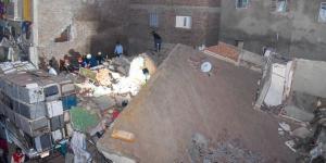 تفاصيل انهيار عقار قديم من 4 طوابق في الإسكندرية.. وانتشال مصاب (ًصور)