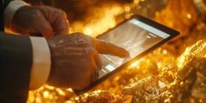 هبوط الذهب لأدنى مستوى في 3 أشهر بسبب توقعات استمرار أسعار الفائدة المرتفعة