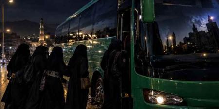 بصواعق كهربائية وباص أخضر عاكس.. زينبيات الحوثي يختطفن مجموعة من الفتيات في جولة المصباحي بصنعاء