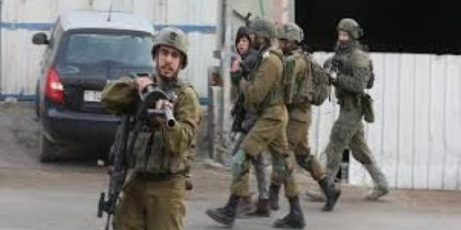 قوات الاحتلال تشن عدوانا واسعا على الخليل وهدم مبانٍ واعتقالات واسعة