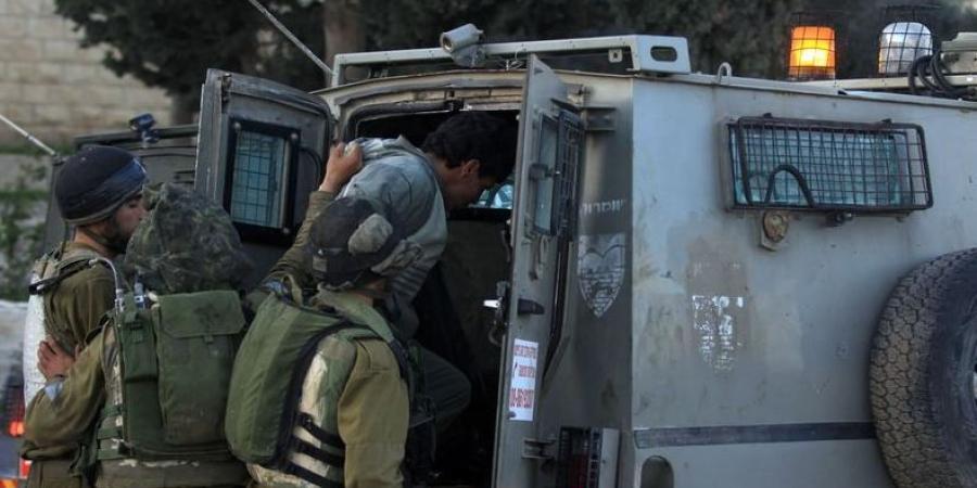 الاحتلال يعتقل 70 فلسطينيا في حملة دهم واسعة بالضفة الغربية