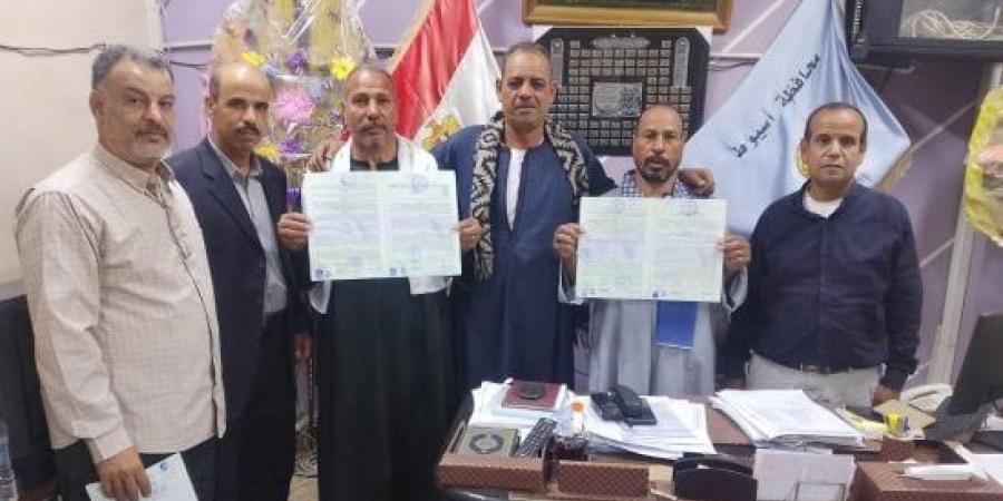 محافظ أسيوط: تسليم عقود تقنين جديدة لأراضى أملاك الدولة بالفتح :اليوم السابع
