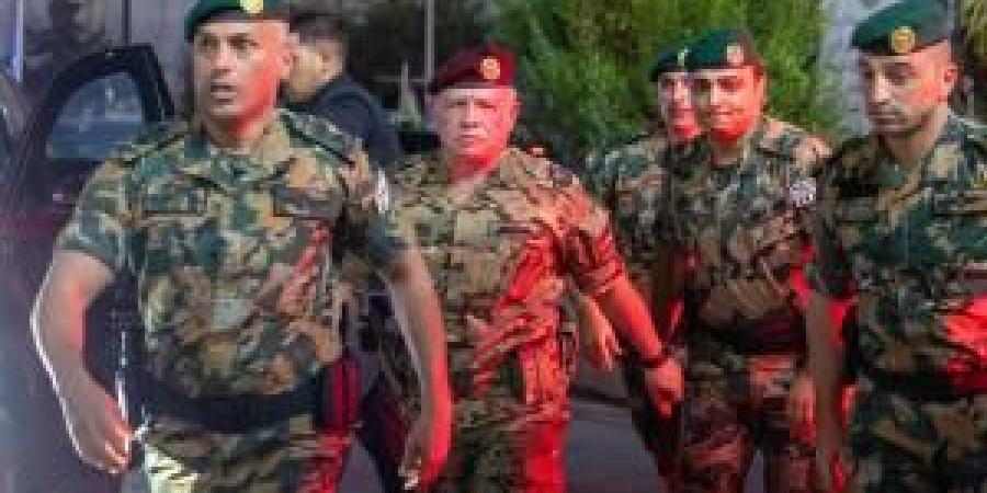 بالصور .. الملك يعود مصابي حادث الكرك الإرهابي