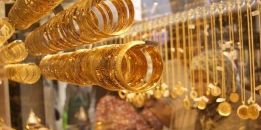 تراجع طفيف في أسعار الذهب بمصر رغم ارتفاع الدولار إلى 55 جنيها