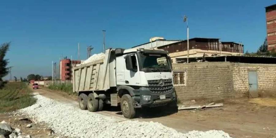 محافظ كفر الشيخ يتابع رفع كفاءة طريق المدرسة اليابانية بالحامول ضمن مبادرة تأهيل الطرق