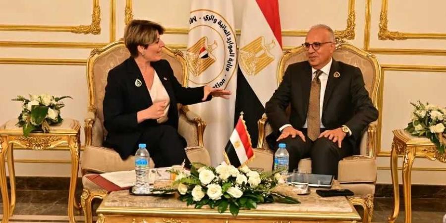 سويلم يبحث مع وزيرة بريطانية تعزيز التعاون في المياه والمناخ والنمو الأخضر