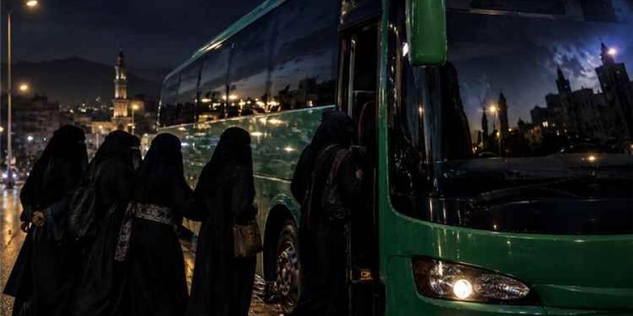 بصواعق كهربائية وباص أخضر عاكس.. زينبيات الحوثي يختطفن مجموعة من الفتيات في جولة المصباحي بصنعاء