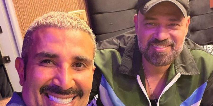 أحمد سعد يشعل أجواء الاستوديو بخفة دمه خلال تسجيل أغنية جديدة كلمات خالد تاج الدين
