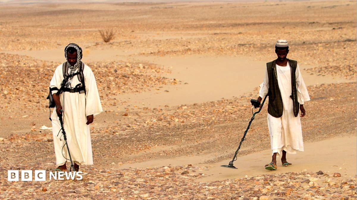 غارات جوية تستهدف منقبي الذهب في نهر النيل وتقتل ٧٢ مدنياً