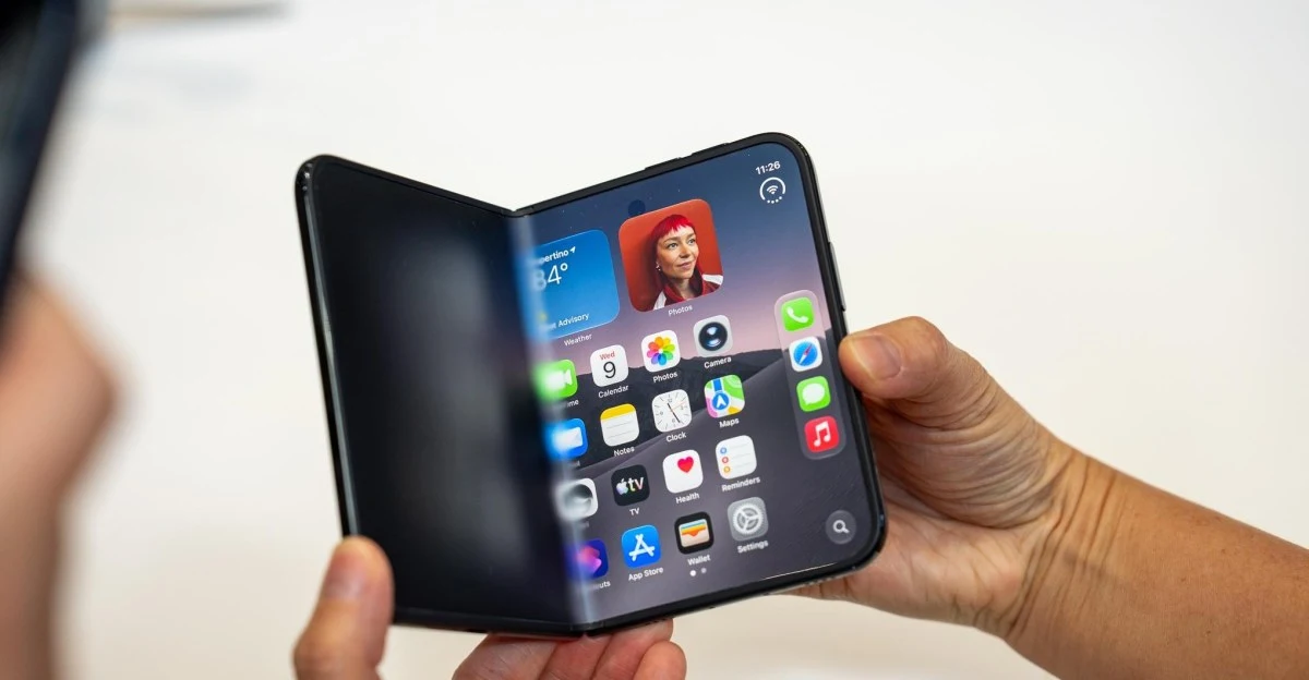 آبل تكشف عن iPhone Duo القابل للطي بأحدث التقنيات