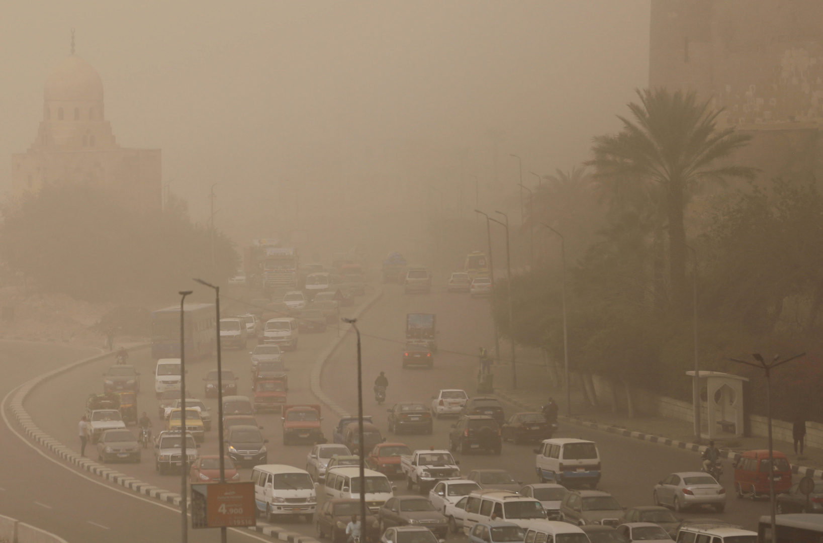 العاصفة الرملية تضرب ليبيا ومتجهة لمصر