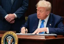 ترامب يوقع تعريفة جمركية ترامب يوقع تعريفة جمركية
